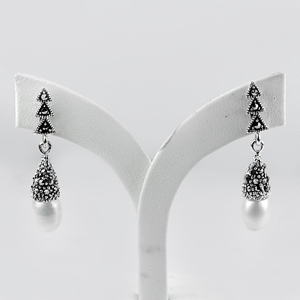 3.82 g. New Design Cute White Pearl Marcasite 925 Silver Jewelry Earrings