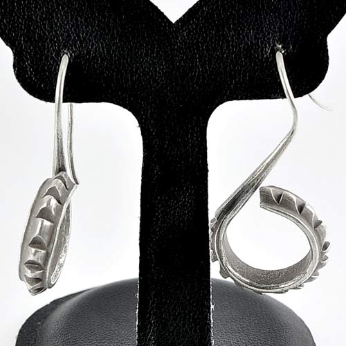 10.79 G. Alluring 70 Sterling Silver Jewelry Earrings Whorl
