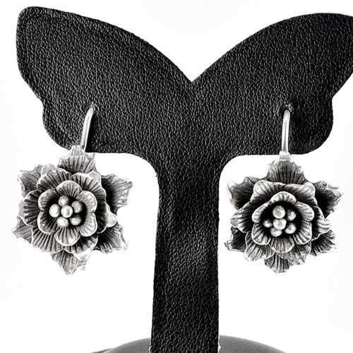9.16 G. Alluring 70 Sterling Silver Jewelry Earrings Flower