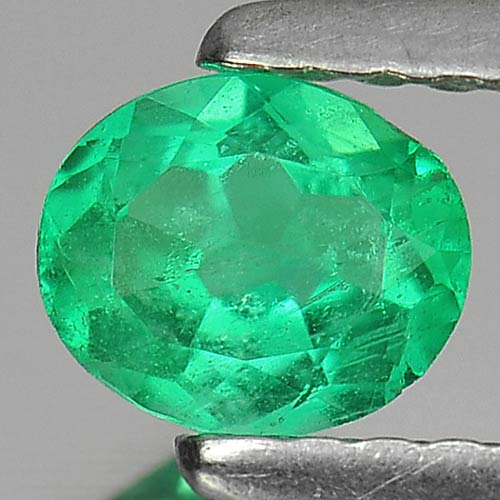 0.39 Ct. Attractive Natural Gemstone Green Emerald Oval Shape From Columbia