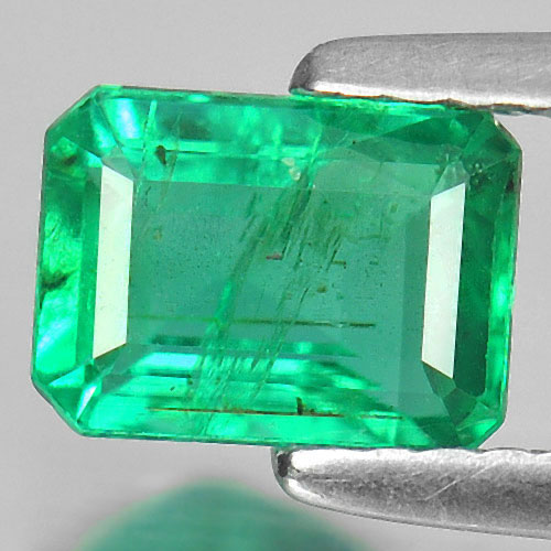Certified 0.93 Ct. Alluring Natural Gemstone Green Emerald Octagon Shape