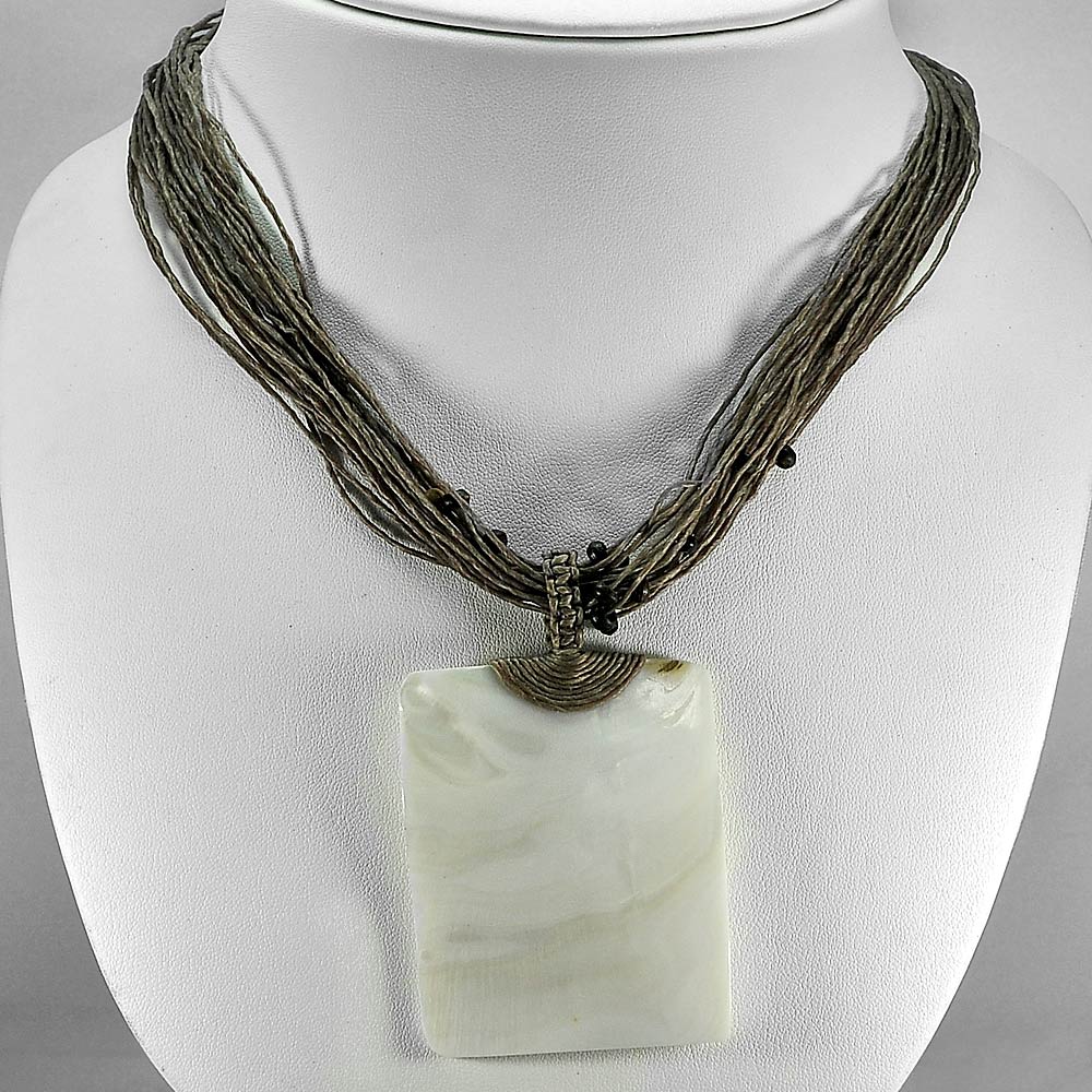 23.80 G. White seashell Necklace Fashion Jewelry Length 19 Inch. From Thailand